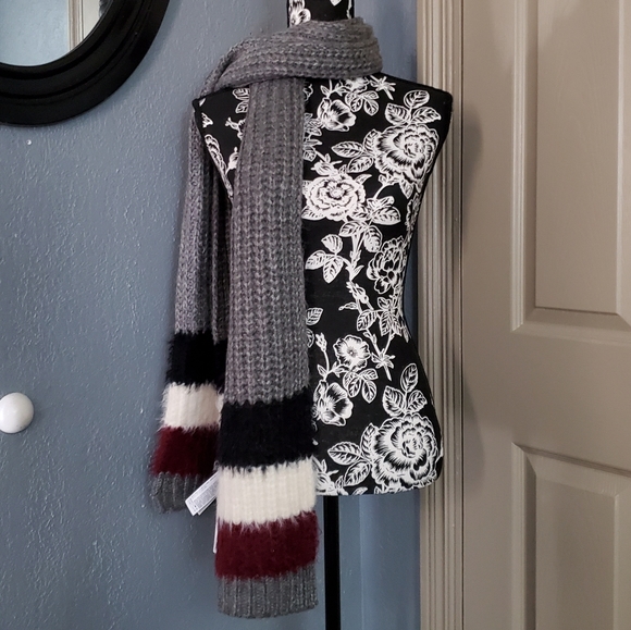🧣NWT Oblong Color Block Scarf - Picture 2 of 5